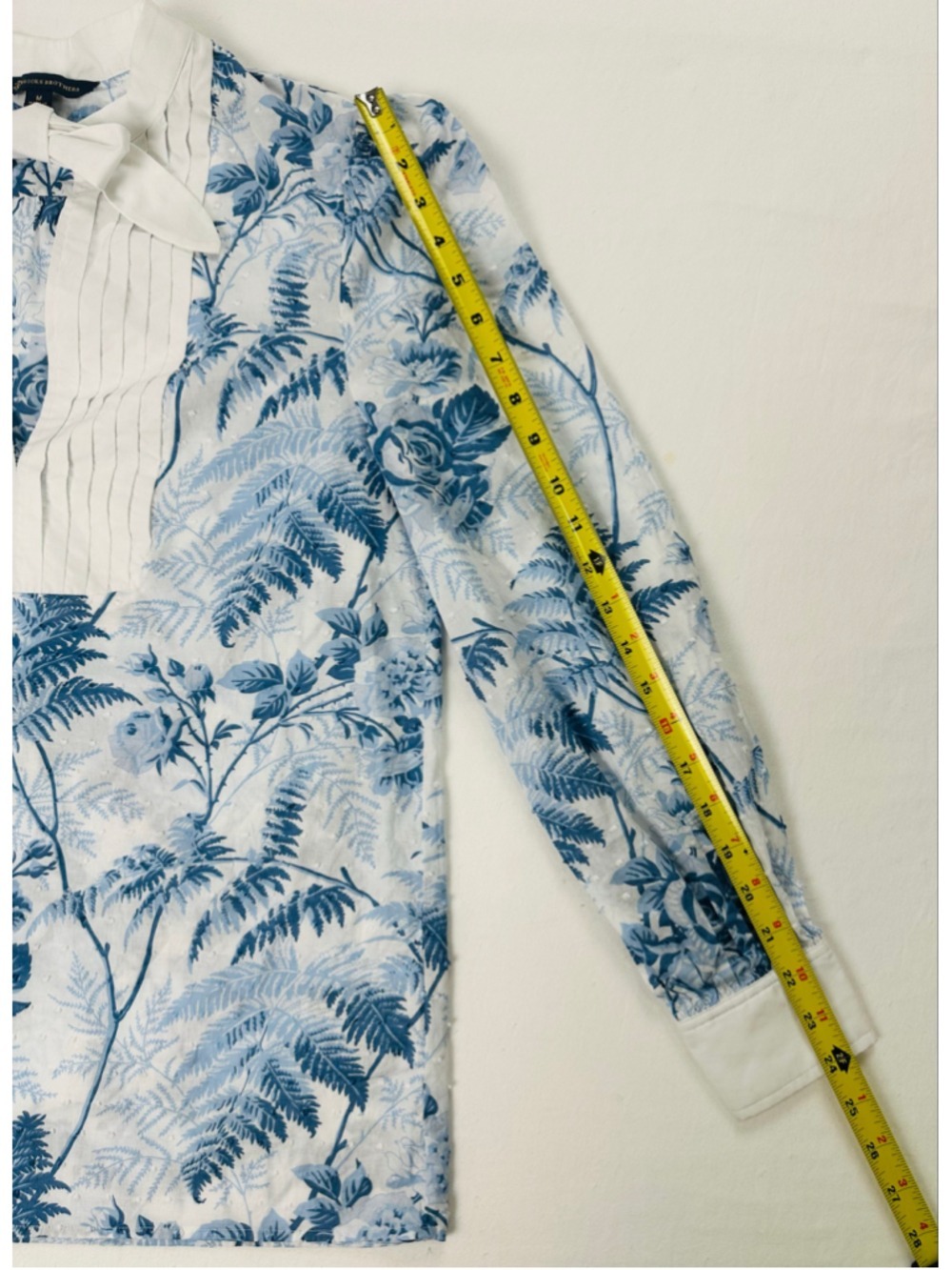 Brooks Brothers Blue Toile Cotton Tie-Neck Blouse White Bib Floral Top Size M - Picture 5 of 12